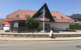 Apartments Avio